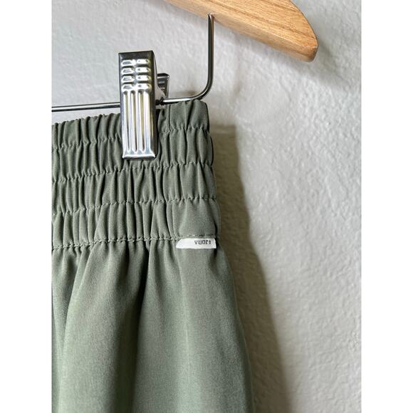 Vuori Villa Short in Green Size Medium - Picture 4 of 4